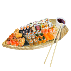Barca de comida japonesa oferecida por KOTEI CULINÁRIA ORIENTAL